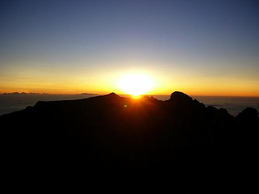 P10301741.JPG - sunrise on summit of mt kinabalu