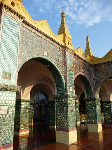 P1010504.JPG - On the top of Mandalay Hill