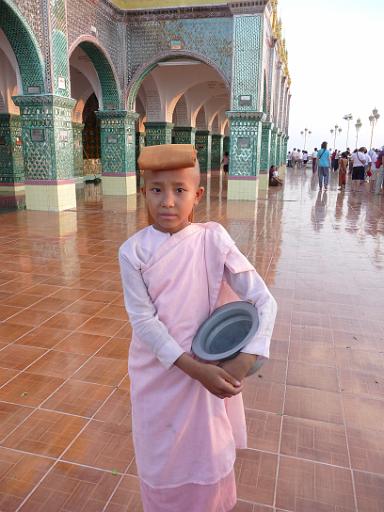 P1010512.JPG - Nun on the top of Mandalay Hill