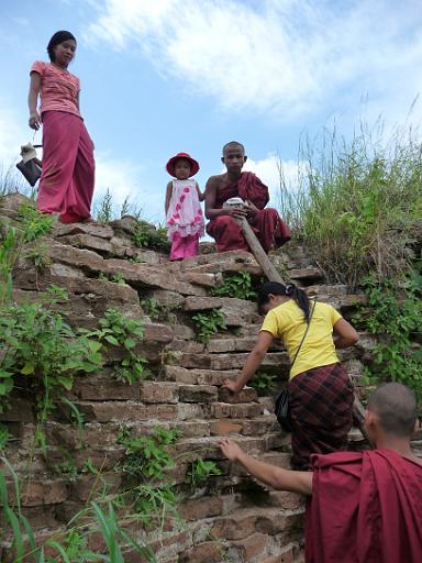 P1010693.JPG - Climbing Mingun Pagoda