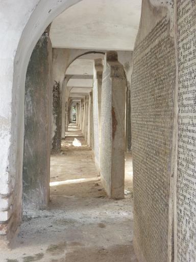 P1010740.JPG - Kuthodaw-Pagoda, the "world's largest book", Mandalay