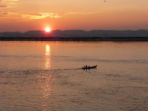 P1010796.JPG - Ayeyarwady River, Mandalay
