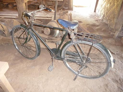 P1010864.JPG - 53 year-old german bicycle, nearby Hsipaw