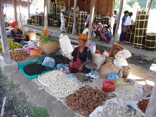 P1010977.JPG - 5 day market, Inle Lake