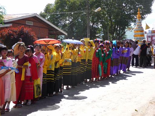 P1020134.JPG - Tazaungmon procession, Kalaw