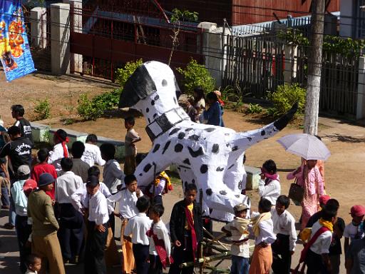 P1020136.JPG - Tazaungmon procession, Kalaw