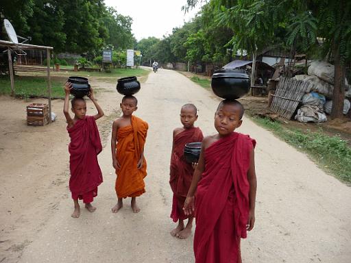 P1020370.JPG - Monks in Bagan
