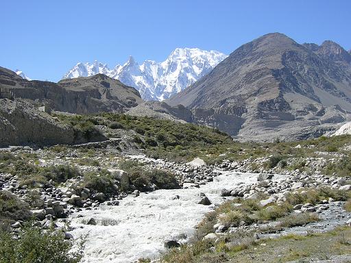 P1060432.JPG - at karakoram highway