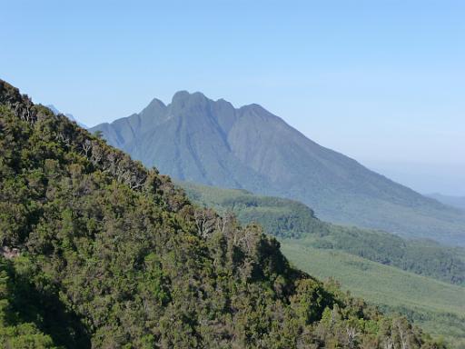 P1050214.JPG - climbing Mt. Muhabura